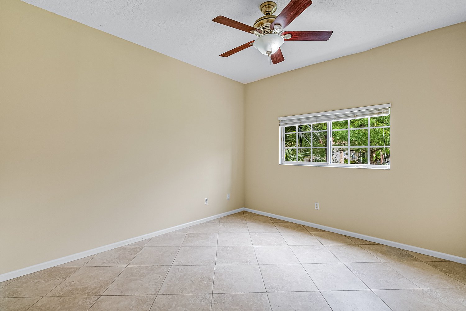 572 7th Sq Apt 103, Vero Beach, FL 32962 