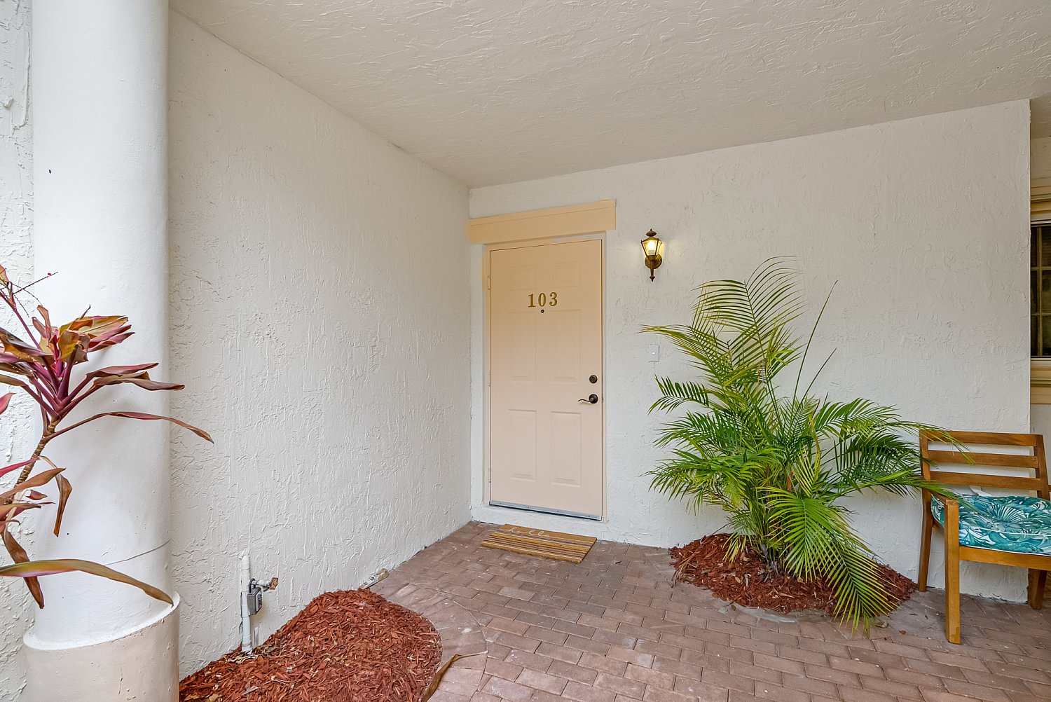 572 7th Sq Apt 103, Vero Beach, FL 32962 